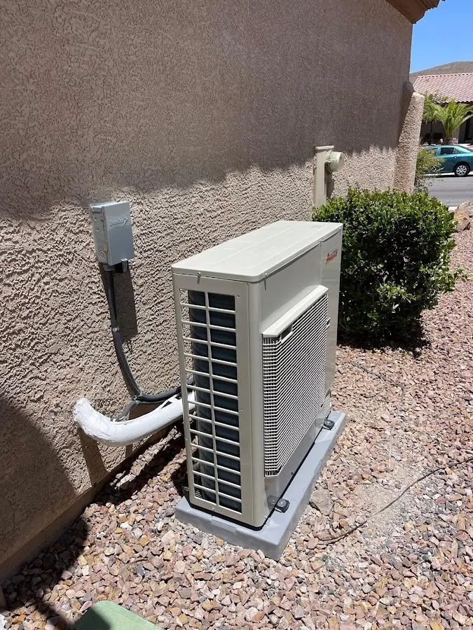 Residential air conditioning condenser unit in Luling